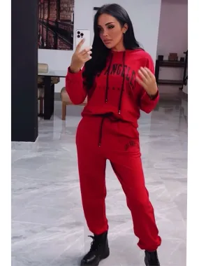 Ensemble de survêtement rouge avec sweat à capuche et jogging