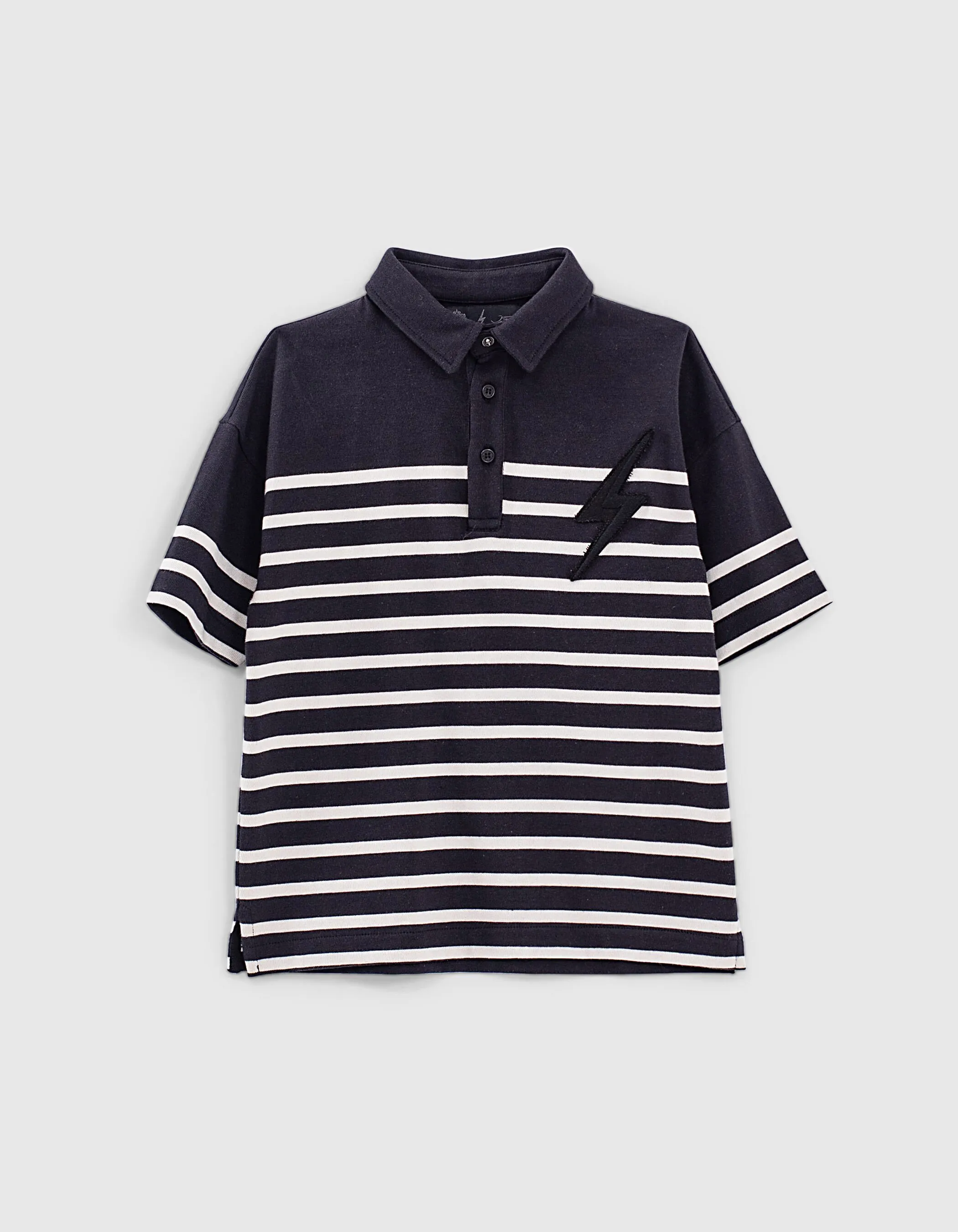 Polo marinière à rayures noires et écrues badge garçon